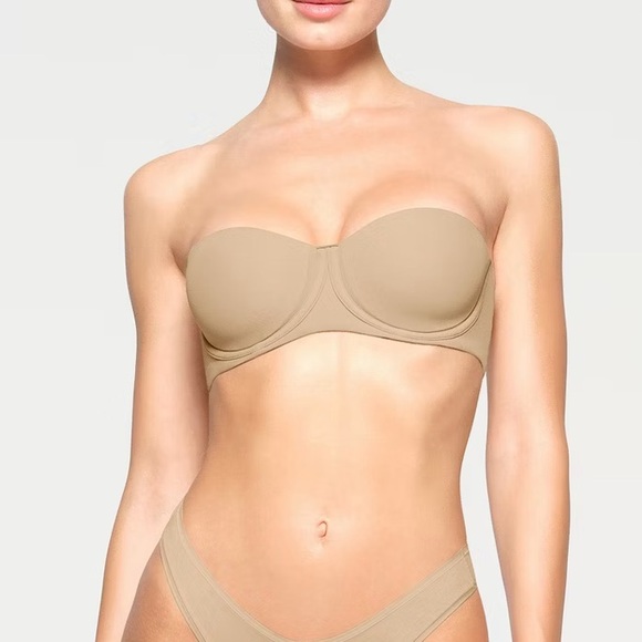 SKIMS Fits Everybody Strapless Bra Clay - Picture 7 of 11